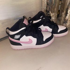 Jordan 1s White Light Arctic Pink